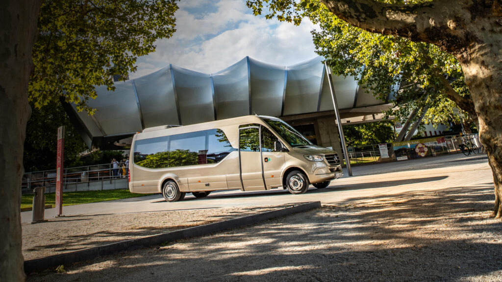 Bus rental in Paris