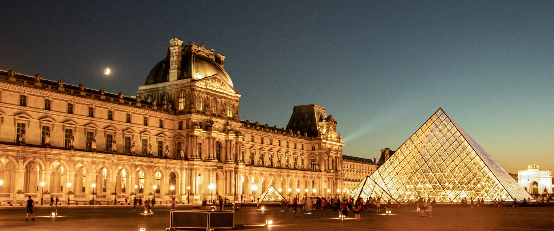 Bus rental in Paris