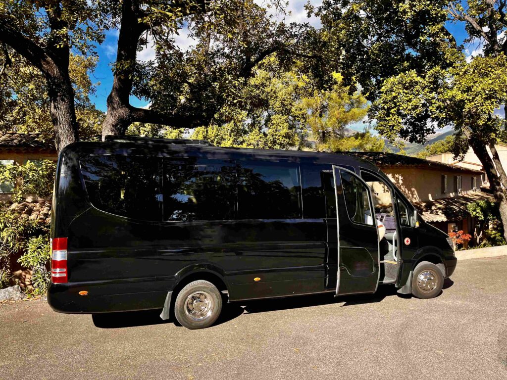 Service de navettes en minibus pour mariage à Vence 1 Autocar-Minibus-Vence-St-Paul-de-Vence-France-Bus-1024x768