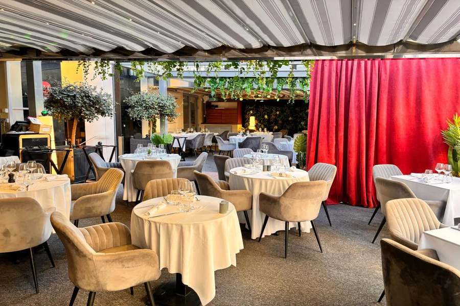 Le Monsigny, une référence hôtelière Niçoise pour un séminaire d'entreprise 2 Lors d'un séjour pour un séminaire d'entreprise, le restaurant La Verrière vous accueille au sein de l'établissement Le Monsigny