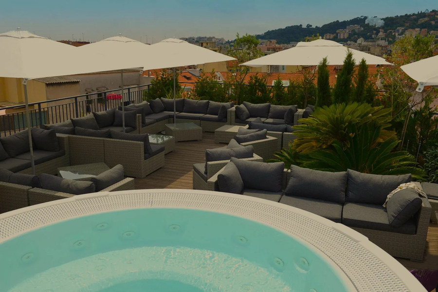 Le Monsigny, une référence hôtelière Niçoise pour un séminaire d'entreprise 1 Rooftop de l'Hôtel Monsigny