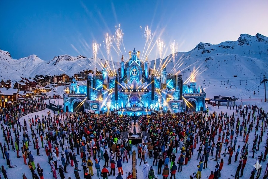 Les 5 festivals de musique incontournables en France accessibles en autocar 3 Tomorrowland Winter, Alpe d'Huez