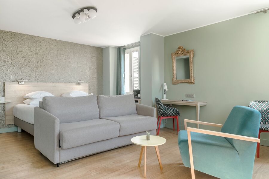 Exceptional seminar at the Grand Hôtel Dauphiné in Toulon 2 Grand Hotel Dauphiné, suite