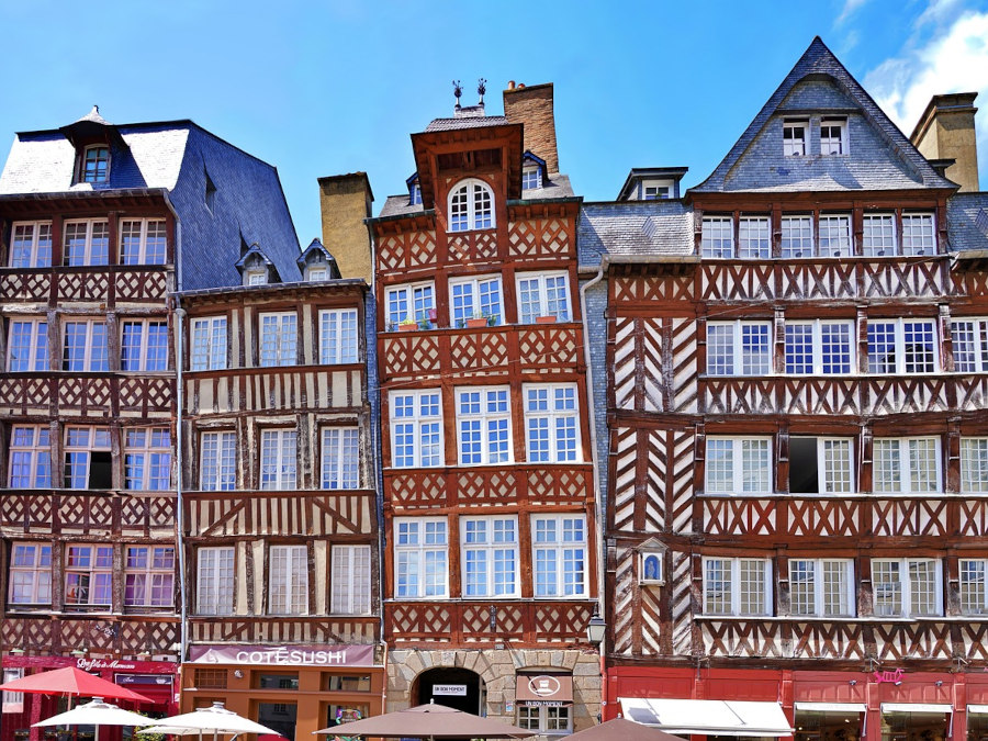 Bus rental in Rennes 1 old Rennes