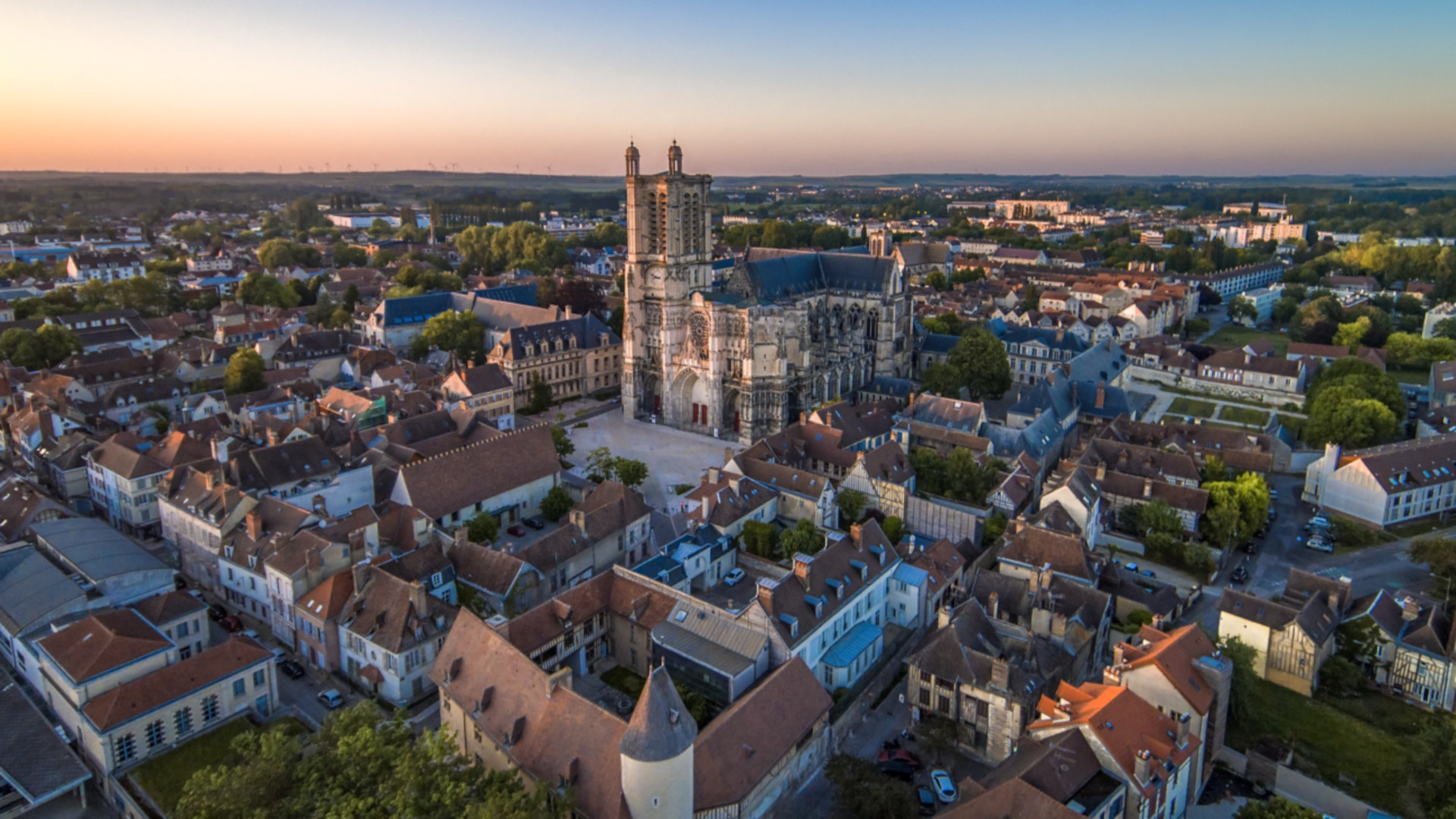 Bus rental in Troyes 2 Troyes City Centre Cathedral