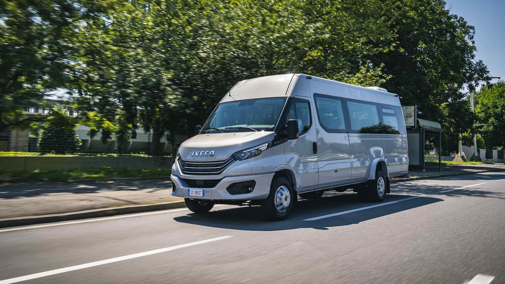 19-seater minibus 4 Iveco Daily Line