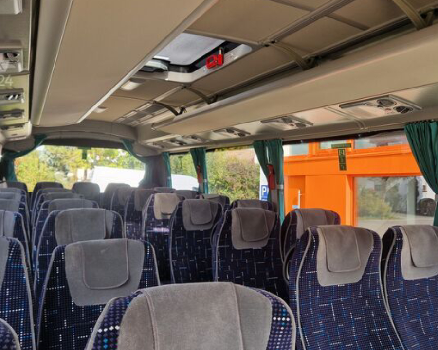 Midibus 25-35 places 2 Midibus interieur minibus 25 places france bus