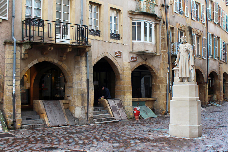 An exceptional weekend in Metz: the perfect guide for exploring the golden city in a group of 7 Place Saint-Louis, Metz